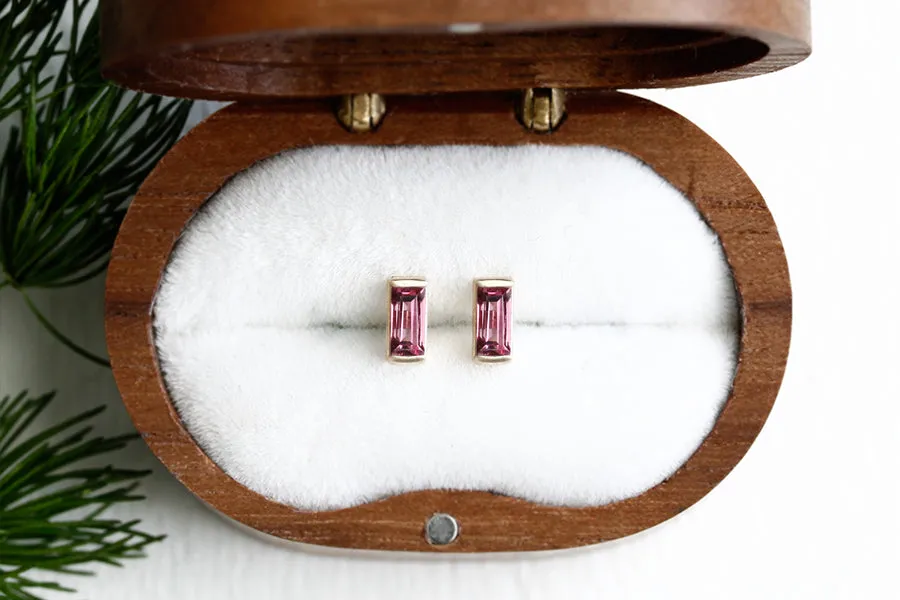 Linea Garnet Studs