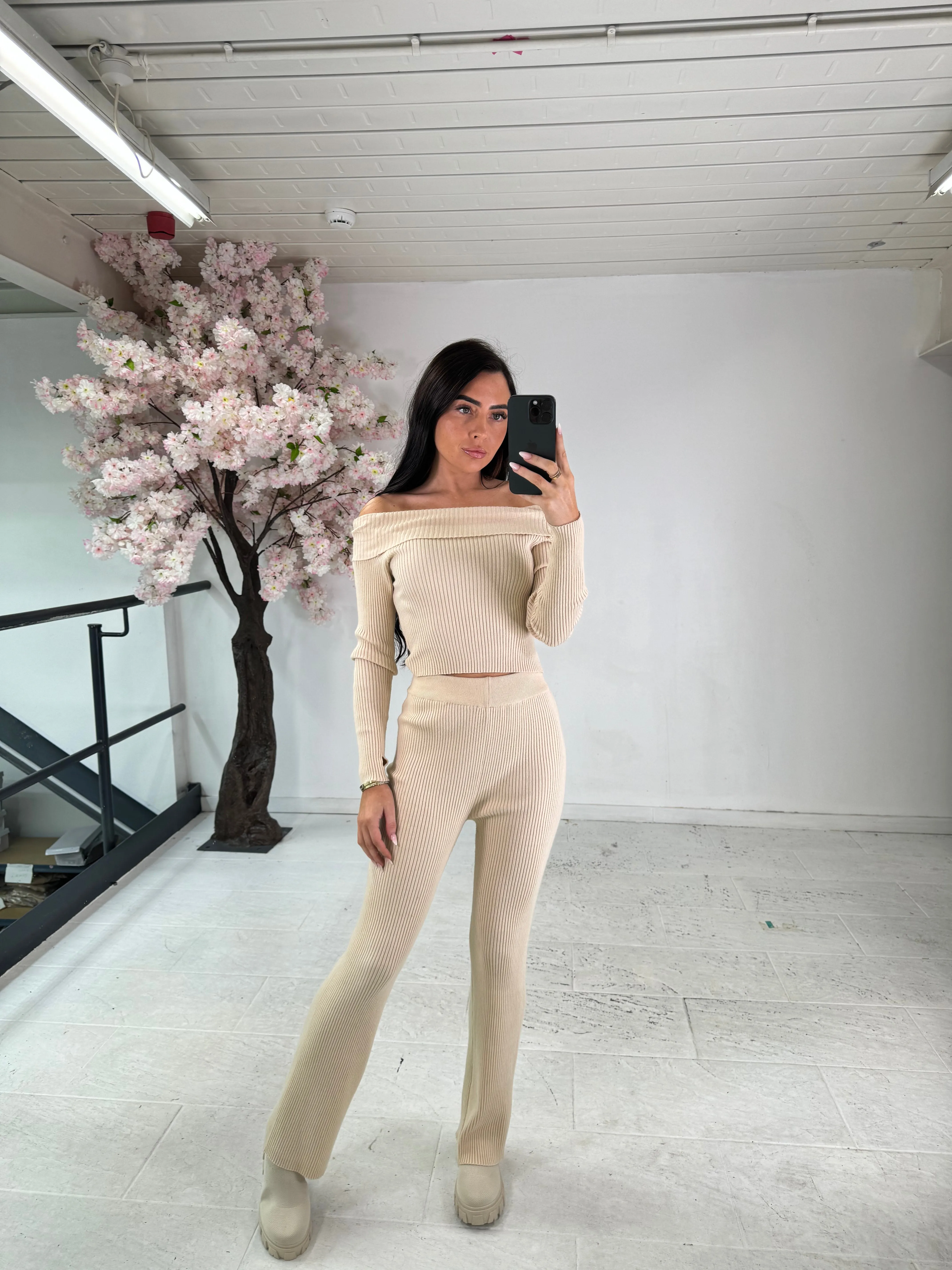 Off the shoulder two piece set - beige