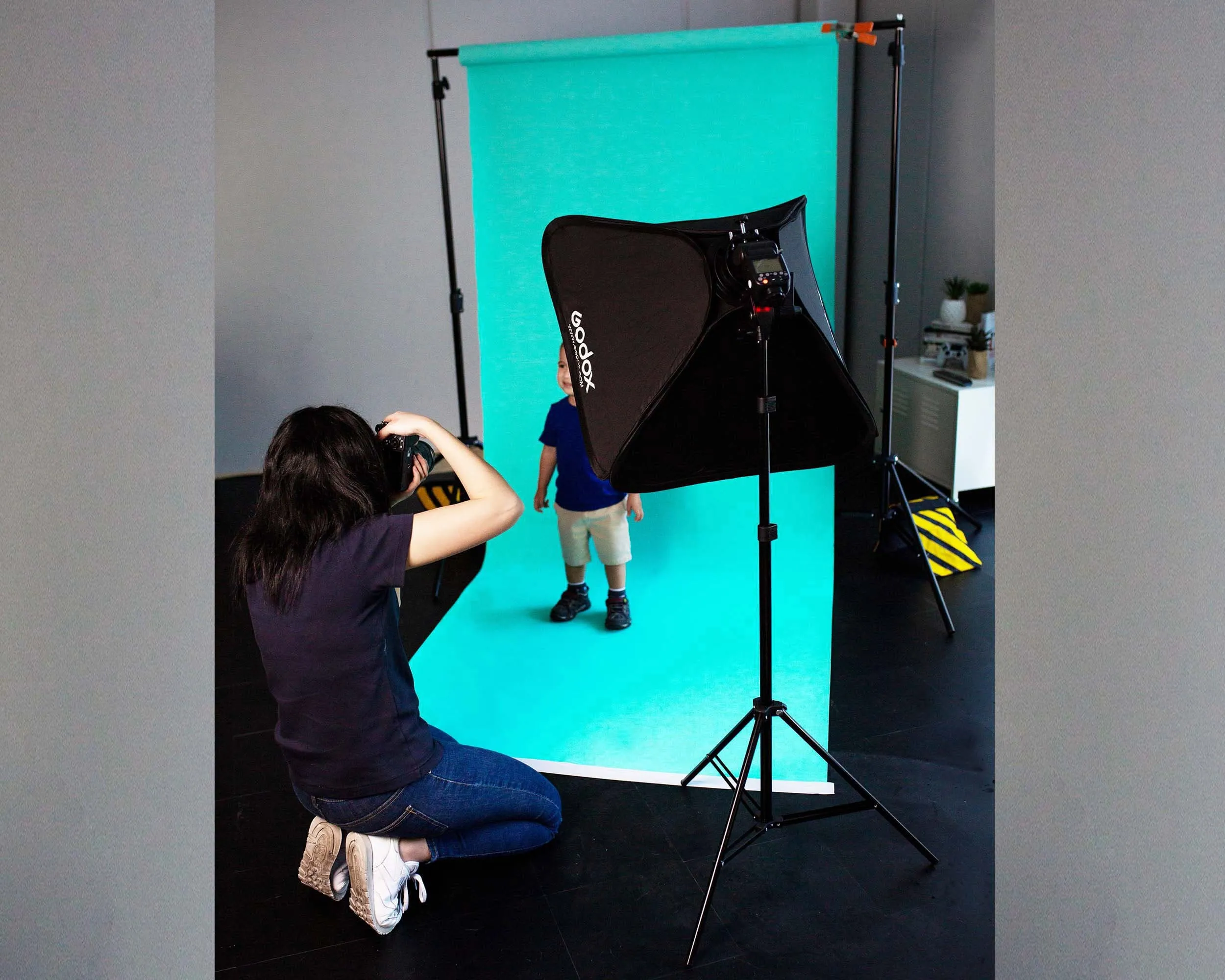 Paper Roll Photography Studio Backdrop Half Width (1.36 x 10M) - Aquamarine Blue